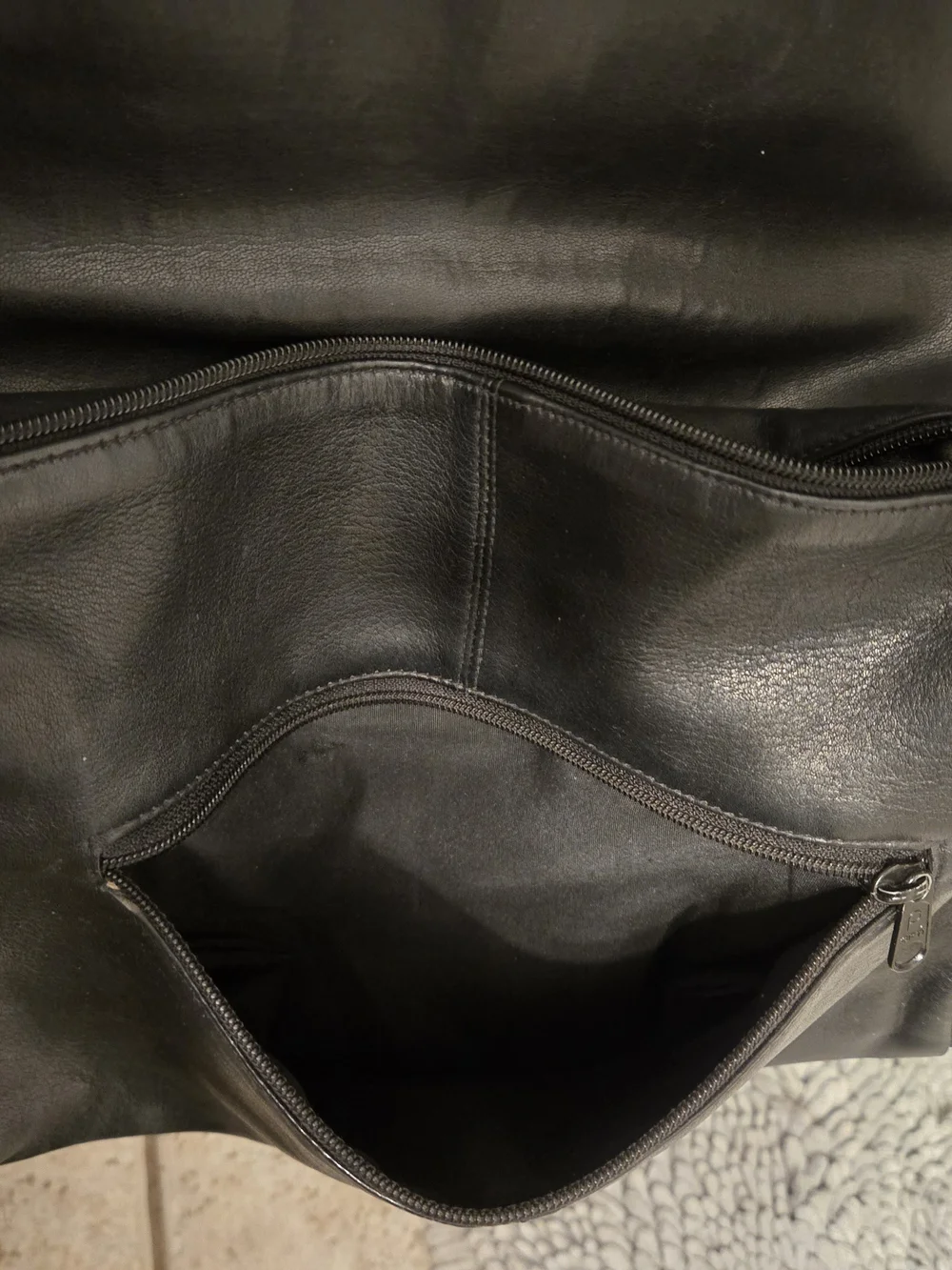 Classic Black Leather Crossbody Bag - Picture 4 of 10